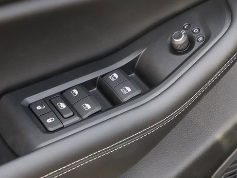 New 2025 Jeep Grand Cherokee Altitude image 15