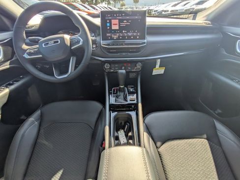 New 2026 Jeep Compass Latitude image 13