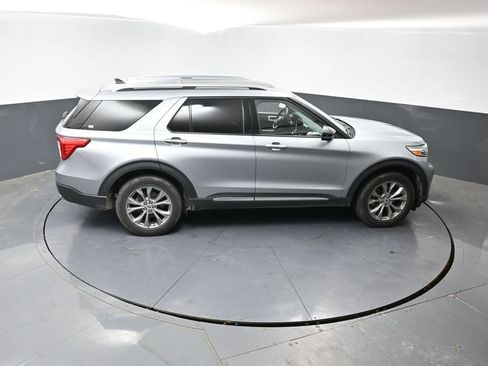 Used 2022 Ford Explorer Limited w/ Equipment Group 301A AWD/4WD image 15