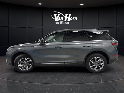 Used 2025 Lincoln Corsair AWD image 4