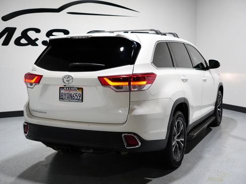 Used 2019 Toyota Highlander LE image 8