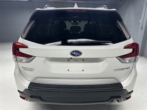 Used 2020 Subaru Forester Premium AWD/4WD image 6