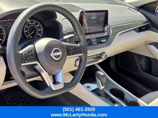 Used 2025 Nissan Altima 2.5 SV FWD image 8