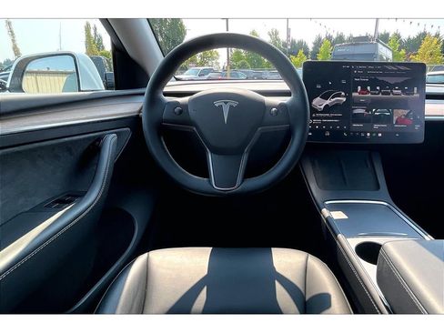 Used 2025 Tesla Model Y Long Range RWD image 5