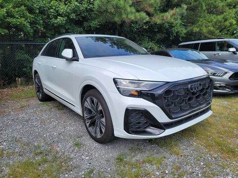 Used 2025 Audi Q8 Premium Plus AWD/4WD image 3