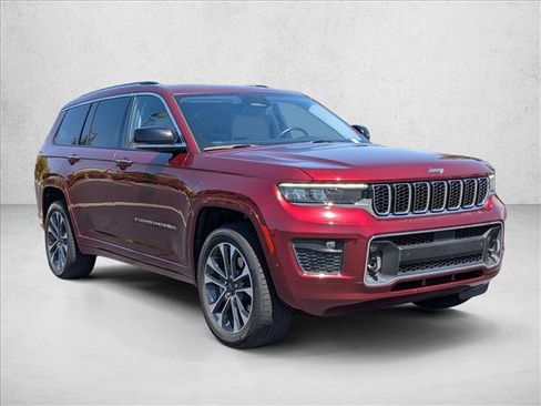 Used 2021 Jeep Grand Cherokee L Overland w/ Luxury Tech Group IV AWD/4WD image 3