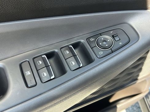 Used 2020 Hyundai Santa Fe SE image 23