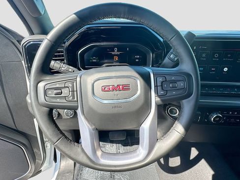 Used 2025 GMC Sierra 1500 SLT AWD/4WD image 11