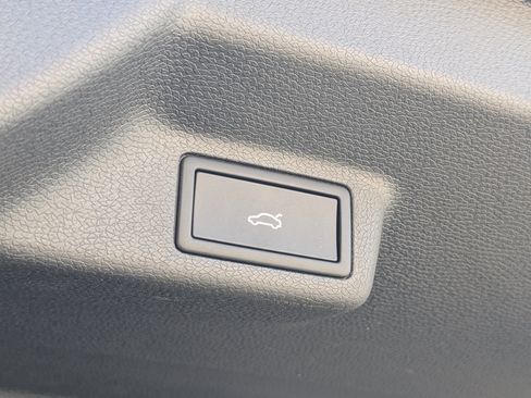 Used 2025 Volkswagen ID. Buzz Pro S Plus RWD image 20