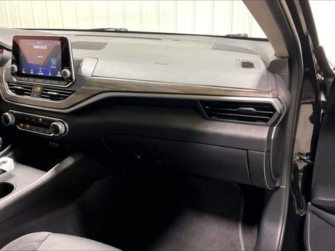 Used 2025 Nissan Altima 2.5 SV image 16