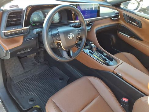 Certified 2025 Toyota Crown Signia AWD/4WD image 6