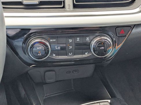 Used 2025 Chevrolet Trax LT w/ LT Convenience Package image 22