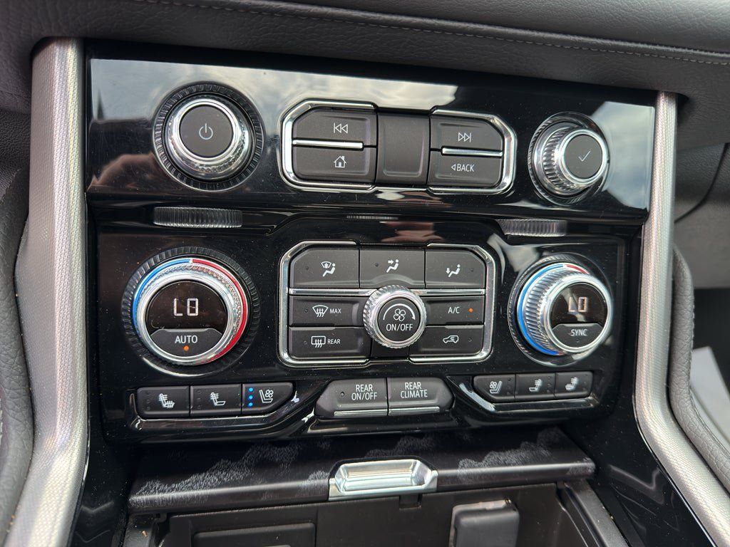 Used 2024 GMC Yukon Denali AWD/4WD image 16
