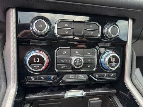 Used 2024 GMC Yukon Denali AWD/4WD image 16