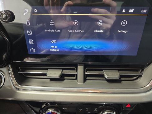 New 2026 Chevrolet Trax LT w/ Sunroof Package image 23