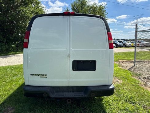 Used 2015 Chevrolet Express 2500 RWD image 5
