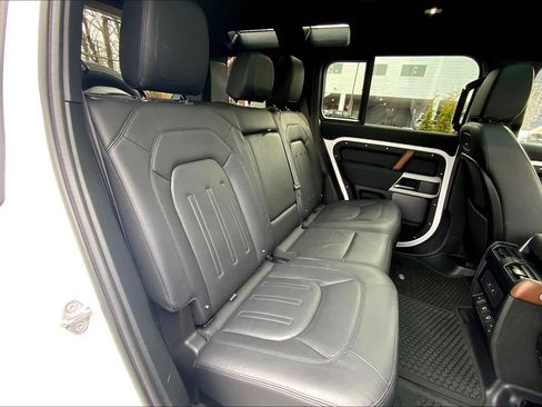 Used 2022 Land Rover Defender 110 S image 19