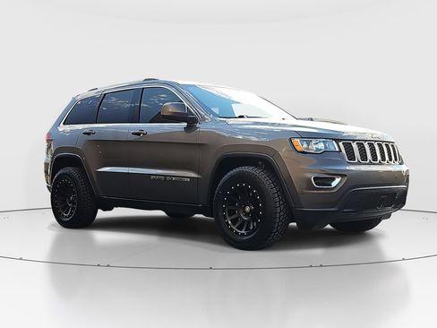 Used 2021 Jeep Grand Cherokee Laredo RWD image 3