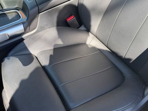 Used 2024 Mercedes-Benz GLB 250 image 12