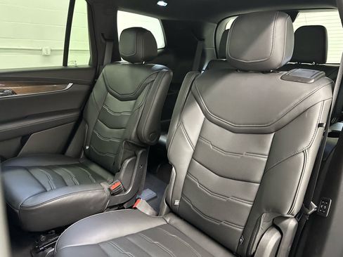 Used 2025 Cadillac XT6 Premium Luxury w/ Platinum Package AWD/4WD image 16