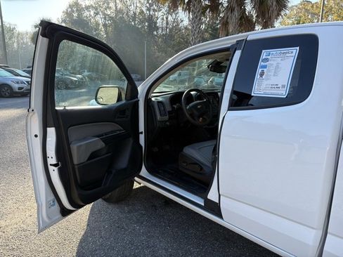Used 2018 Chevrolet Colorado W/T image 11