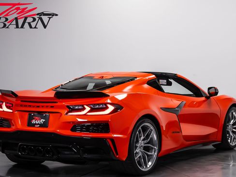 Used 2025 Chevrolet Corvette Z06 w/ Stealth Interior Trim Package RWD image 5