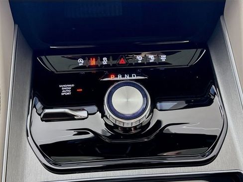 New 2026 Jeep Grand Wagoneer image 17