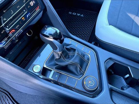 New 2026 Volkswagen Taos SE AWD/4WD image 17