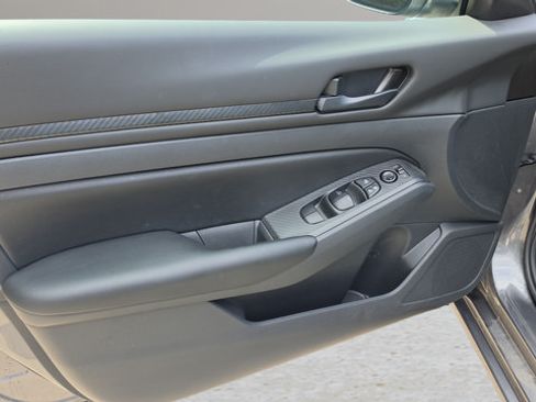 Certified 2025 Nissan Altima 2.5 S FWD image 30