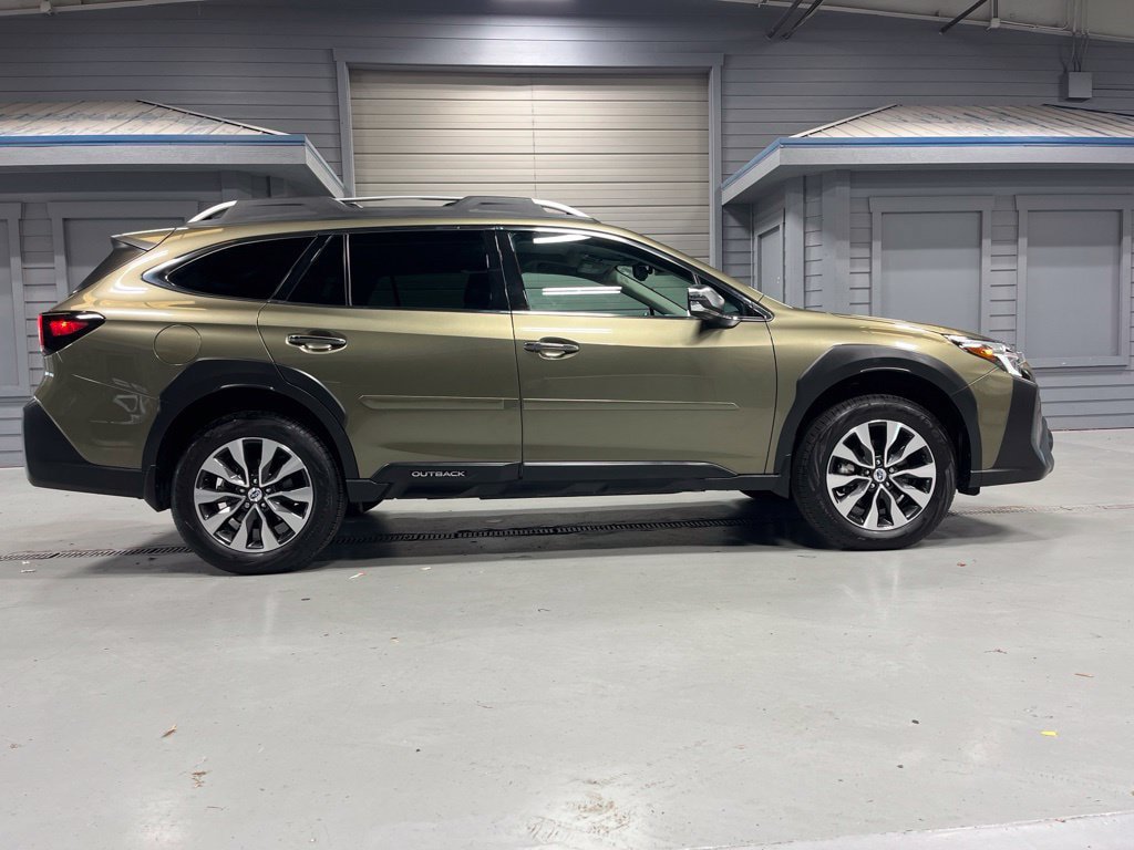 Certified 2025 Subaru Outback Touring AWD/4WD image 5