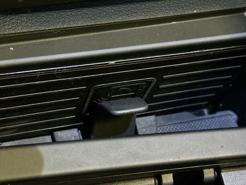 Used 2021 Audi e-tron Premium Plus w/ Premium Plus Package image 26