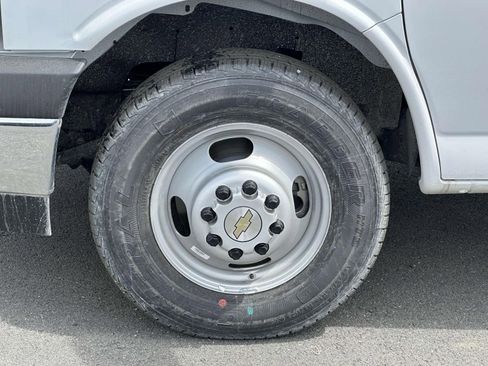 New 2025 Chevrolet Express 4500 Extended w/ Power Convenience Package image 6