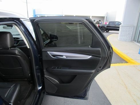 Used 2017 Cadillac XT5 Luxury image 24