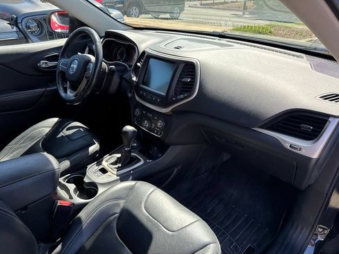 Used 2015 Jeep Cherokee Limited w/ Luxury Group AWD/4WD image 10