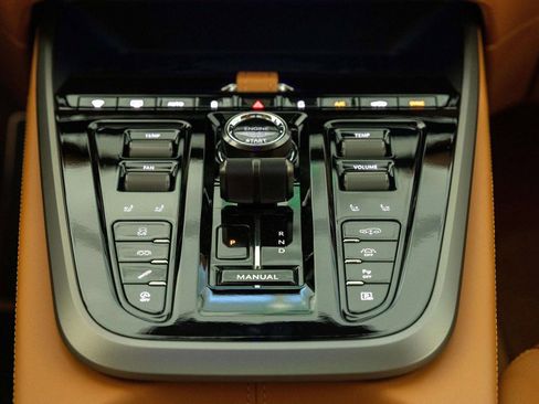 New 2026 Aston Martin DBX 707 image 26