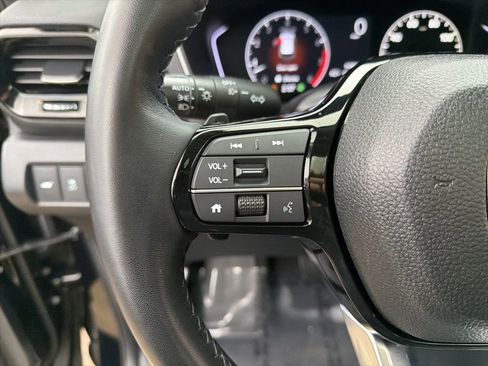 Used 2025 Honda Pilot Touring image 12