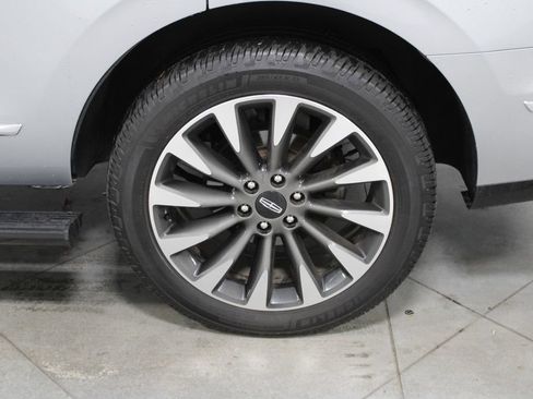 Used 2020 Lincoln Navigator Reserve image 18