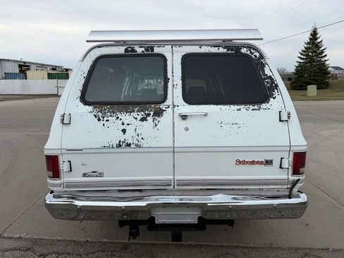 Used 1987 GMC Suburban 4WD image 6