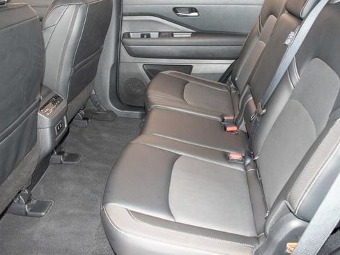Used 2026 Nissan Pathfinder SL AWD/4WD image 18