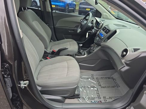 Used 2015 Chevrolet Sonic LT w/ Fun and Sun Package image 27