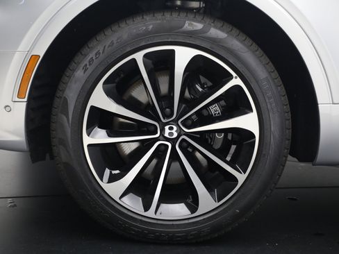 New 2025 Bentley Bentayga Extended Wheelbase image 42