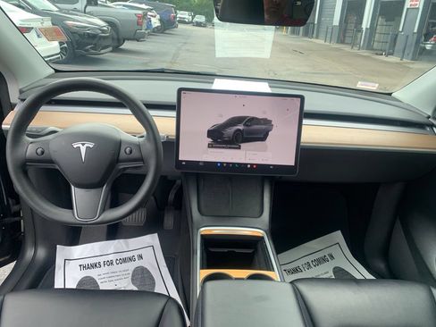 Used 2023 Tesla Model Y Long Range AWD/4WD image 23