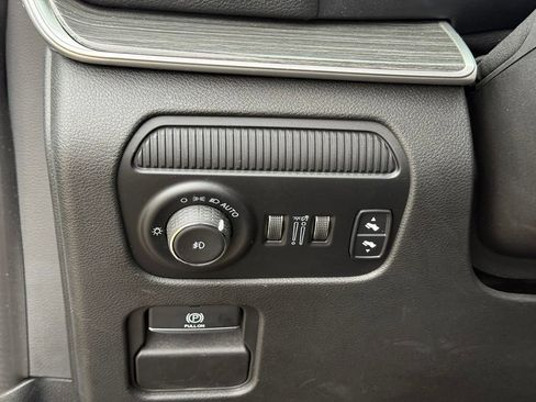 Used 2022 Jeep Wagoneer Series III w/ Premium Group I AWD/4WD image 18