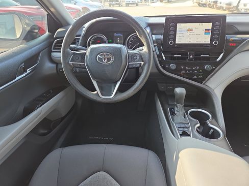 Used 2021 Toyota Camry LE image 9