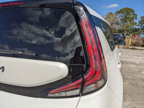 Certified 2025 Kia Soul LX image 12