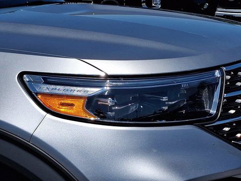 Certified 2023 Ford Explorer XLT w/ Equipment Group 202A AWD/4WD image 9