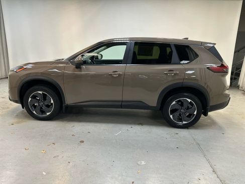 Certified 2024 Nissan Rogue SV image 8