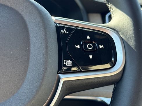 New 2026 Volvo XC90 B6 Plus w/ Protection Package Premier image 25