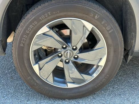 Used 2024 Nissan Rogue SV AWD/4WD image 14
