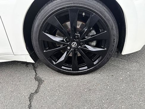 Used 2018 Nissan Maxima Platinum FWD image 12